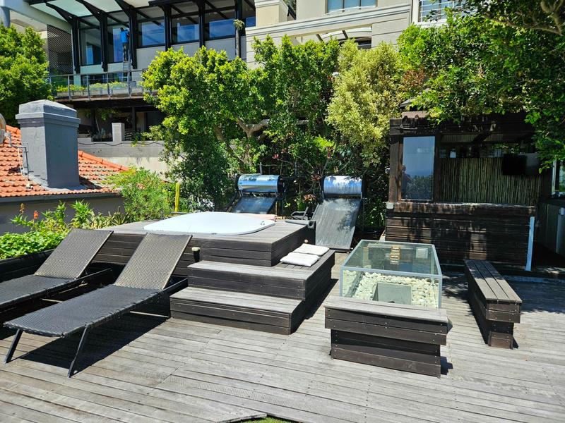5 Bedroom Property for Sale in Green Point Western Cape